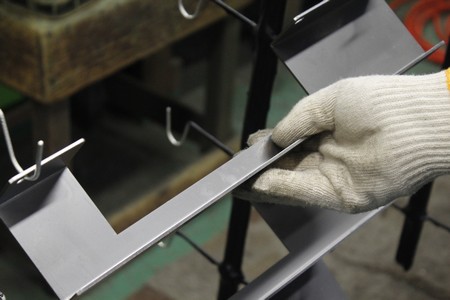 金属表面加工スタッフ