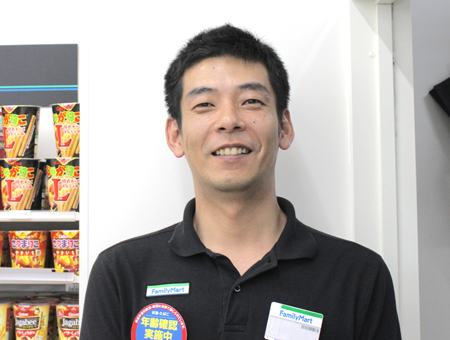 当社の求める人材は「新しいこと、新しいモノが好きな人」、「人と話すことが大好きな人」コンビニは季節の商品をはじめ,毎週新しい商品や季節の商品が入荷します。そんな商品を並べるレイアウトを考えるのも仕事のひとつ。また常連のお客様も多いので何気ない会話をしながらお客様のご要望にも耳を傾けたお店作りをしていきます。