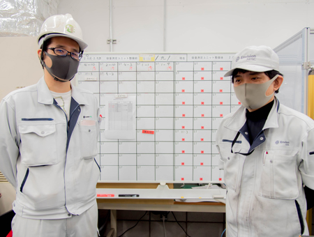 私たちが掲げるのが”HAPPY LIFE, HAPPY WORK”というスローガン。<br />
「重要なのはプライベートであり、プライベートが充実しているからこそ良い仕事ができる」という考えのもとに様々な福利厚生制度を用意しています。<br />
例えば「ハッピーライフ休暇」。年3度(GW、夏期、年末年始)の長期休暇に加え、好きな時に1週間の休みが取れるんです。<br />
しかも、「家族サービスに使ってね」という目的で1万円が支給されます。<br />
<休暇制度・待遇><br />
・ハッピーライフ休暇<br />
・ファミリーサポート休暇<br />
・将来に備えた貯蓄制度、年金制度等<br />
・各種祝金 など