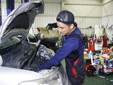 未経験からOKの自動車整備士［メカニック］