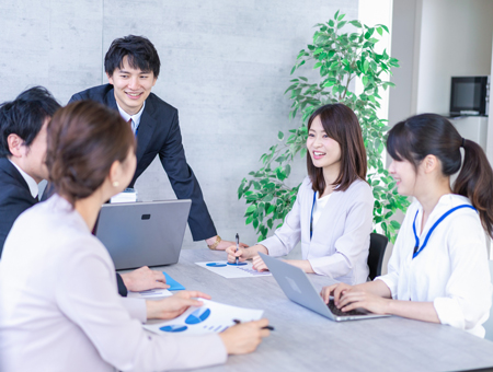地域活性化の要となる「情報」を取り扱う私たち。<br />
店舗情報の分かりやすさ、ユーザーの使いやすさを第一に考えたサイトづくりを目指しています。よりよいコンテンツ企画や内容のブラッシュアップでどこまでも魅力的に仕上げることができることが醍醐味。<br />
たくさんの人の目に触れるものをつくるやりがいはひとしおです。