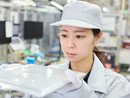 昨今、世界的に国や企業の脱炭素社会・SDGsの実現に向けた動きが加速し、従来のガソリン車から電気自動車(EV)へのシフトが世界中で進んでいます。<br />
その市場規模はここ数年、毎年10%前後で伸びており、今後さらに拡大し10年後には現在の10倍になるとも予想されています。<br />
需要拡大に伴い2023年4月に茨城新工場が操業を開始するにあたり、当社の一員として働くオープニングメンバーを募集いたします。