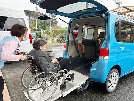 送迎ドライバー