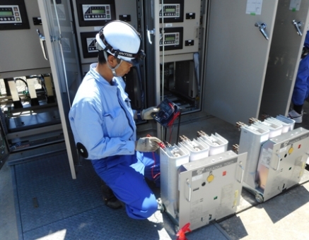 電力機器の保守･工事スタッフ