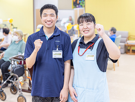 当施設では、職場環境づくりに力を入れています。特に仕事の成果に大きく影響し、悩みの原因になりやすい人間関係は、常に風通しの良さを追求。目指すのは、上司部下、先輩後輩関係なく相談しやすい、何百回でも同じことを聞いて良いクリーンな職場です。施設が休みの日曜日は、年2~4回程度、交流会を開催して交流を図っています。交流会は全てスタッフ発信のイベントで、和気あいあいで美味しい食事やスイーツを堪能しています。