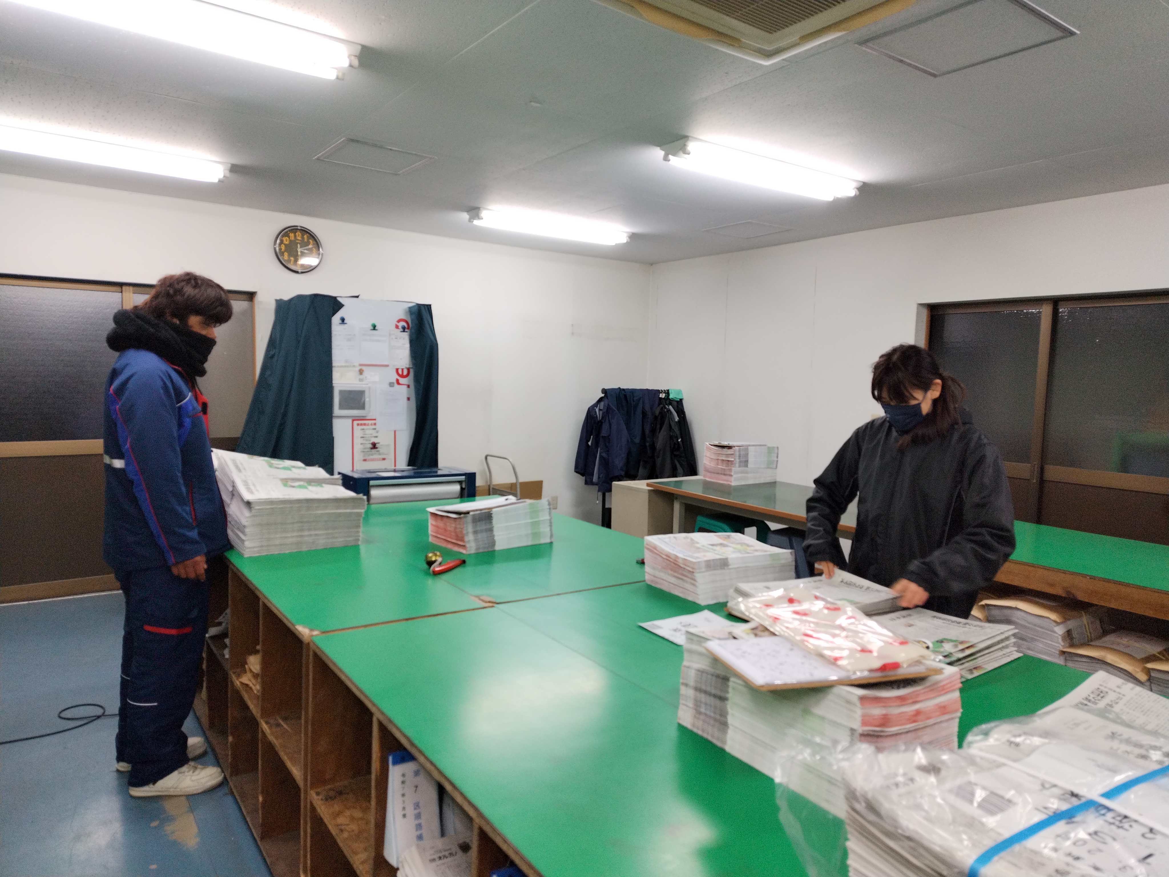 資格やスキルは一切不要！「営業は初めて」「接客経験ゼロ」そんな方でも安心してスタートできます♪<br />
当社で活躍中のスタッフの多くは、未経験からのスタート。「営業経験はあるけど、新聞業界は初めて」という方や、配送・運転手など異業種からの転職者も多数活躍中です！<br />
また、中高年世代の方が**“第2のライフステージ”**として新たなキャリアを築いているのも特徴のひとつ。<br />
「経験がないから不安…」という方も、丁寧なサポートがあるので心配いりません！ゼロからのスタートを全力で応援します♪<br />
まずはお気軽にご相談ください！